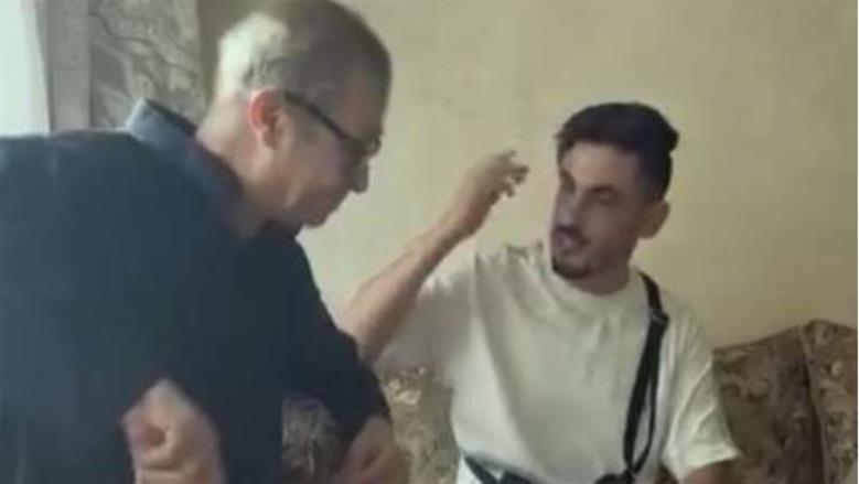  اشترى له أدوات المدرسة.. شاب مغربي يرد الجميل لأستاذه بعد 22 عاما برحلة عمرة
