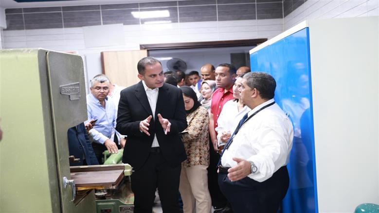 نائب وزير الصحة يشيد بجهود العاملين في المعهد الفني الصحي بأسيوط