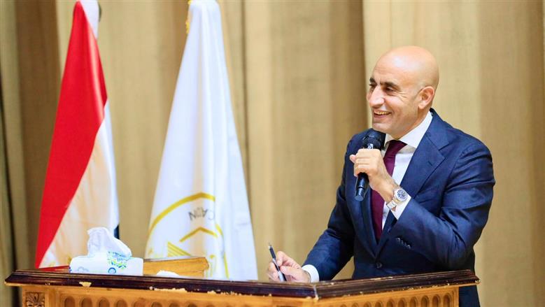لأول مرة.. وزير التعليم يعلن طرح كتب تقييمات في المواد الأساسية |عاجل