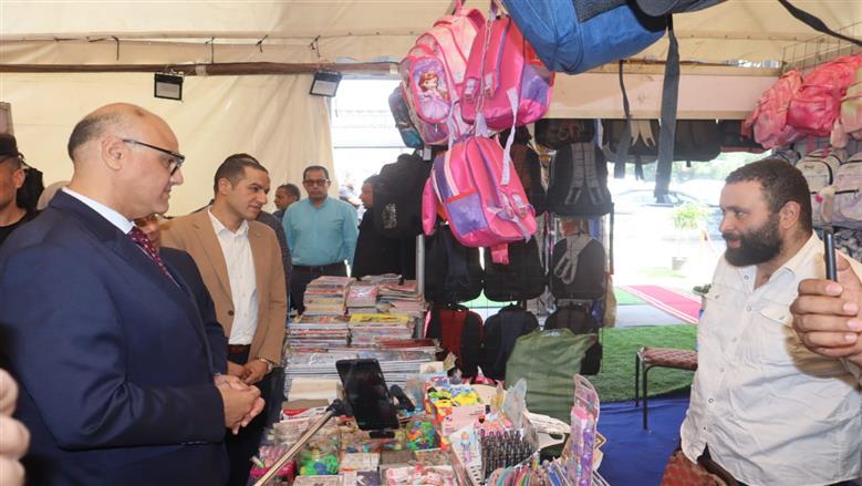 محافظ القليوبية يفتتح معرض أهلا مدارس في شبرا الخيمة.. تخفيضات تصل إلى 30%