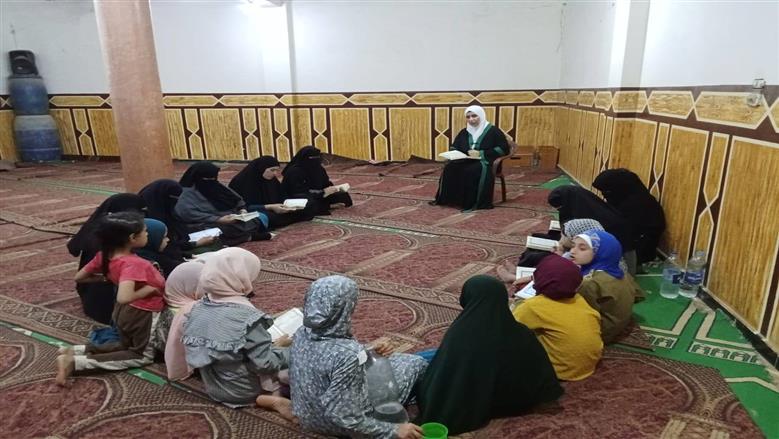 مقارئ الواعظات تُزيِّن مساجد محافظة الفيوم.. مشهدٍ إيمانيٍّ مهيب