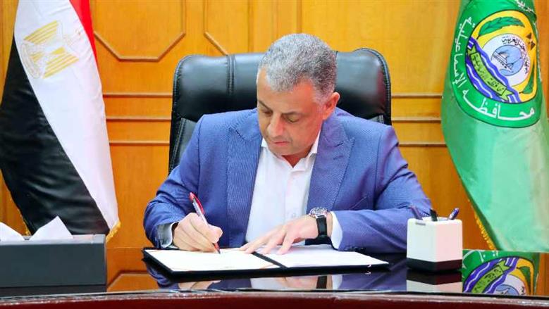 محافظ الإسماعيلية يوجه بتغيير مسار خليج ري بقرية الرياح