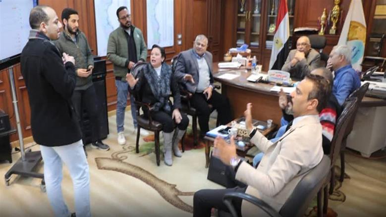 رئيس مياه المنيا يعتمد وثيقة «سياسة الأزمات» بحضور رئيس غرفة الطوارئ بـ«الإسكان»