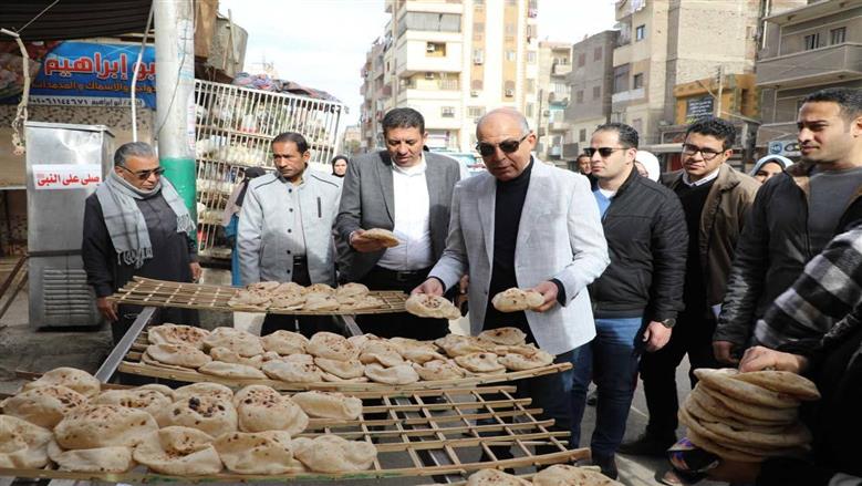 محافظ المنيا يقود حملة تموينية مفاجئة على مخابز حي جنوب