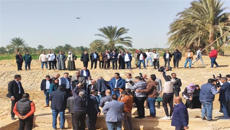 محافظ أسوان يزور المصرف الزراعي