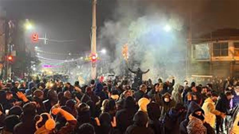 116 قتيلا في احتجاجات إيران.. والشرطة تعلن رفع مستوى المواجهة مع مثيري الشغب