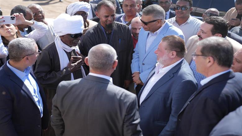 محافظ البنك المركزي خلال جولته التفقدية