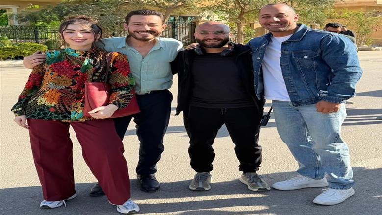 أحمد زاهر يوجه رسالة لابنته ليلى وعمرو وهبة.. السر في «لعبة وقلبت بجد»