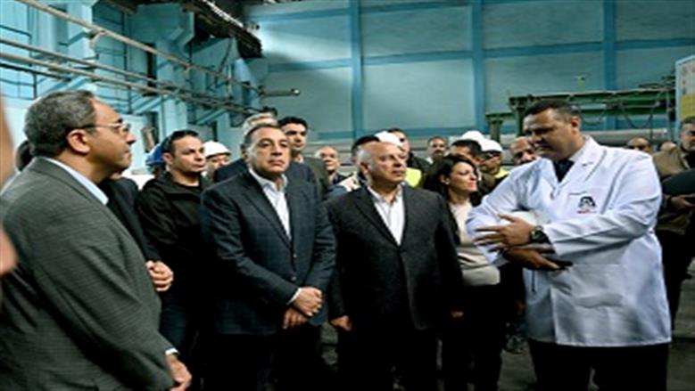 رئيس الوزراء يتفقد خط إنتاج السلك الجديد بشركة مصر للألومنيوم بطاقة 60 ألف طن سنويا