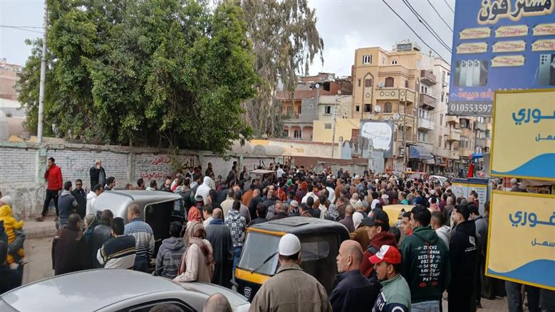 تشييع جنازة سيدة توفت عقب وفاة زوجها بالبحيرة
