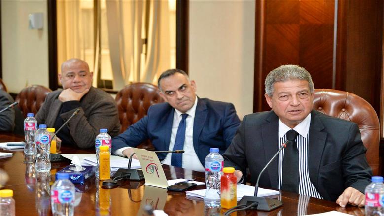 رئيس «الأعلى للإعلام» يناقش مع أعضاء لجنة الصياغة التقرير النهائي لتطوير المهنة