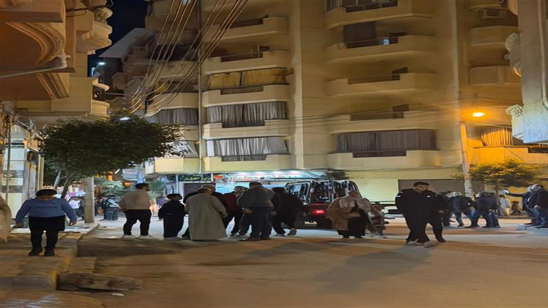 اخلاء برجين سكنين في دمنهور
