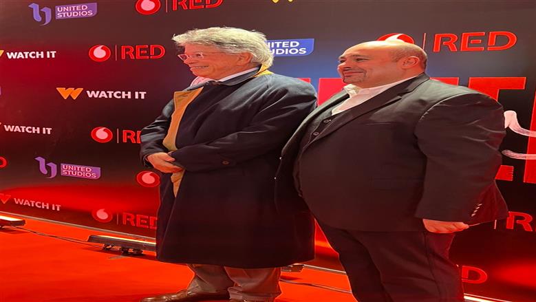 رئيس مجلس إدارة الشركة المتحدة يصل احتفالية مسلسل ميدترم