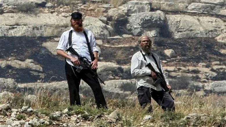مستوطنون يقتحمون منطقة الخلاليل شرق رام الله تحت حماية الاحتلال الإسرائيلي