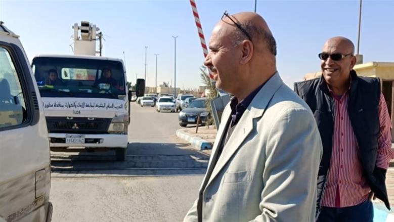 خلال متابعة تنظيم موقف السيارات الداخلية وسط مدينة مرسي مطروح