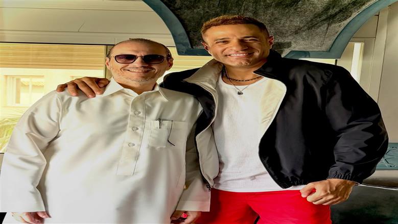 محمد نور يحصل على ساعة نادرة من كسوة الروضة الشريفة