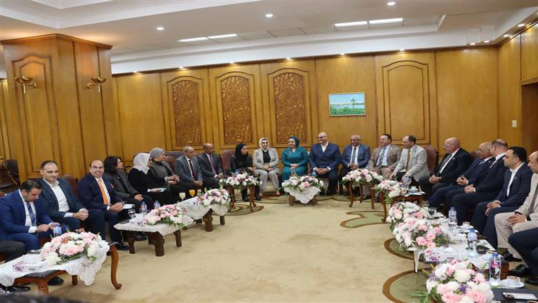اجتماع محافظ القليوبية 