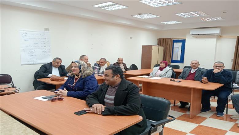 وكيل وزارة التربية والتعليم بمطروح خلال متابعة لجان امتحانات الشهادة الإعدادية بمطروح