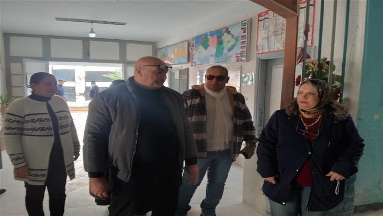 وكيل وزارة التربية والتعليم بمطروح خلال متابعة لجان امتحانات الشهادة الإعدادية بمطروح