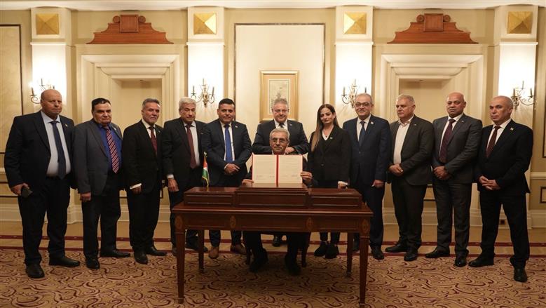 اللجنة الوطنية لإدارة غزة تبدأ أعمالها برئاسة المفوض العام الدكتور علي شعث