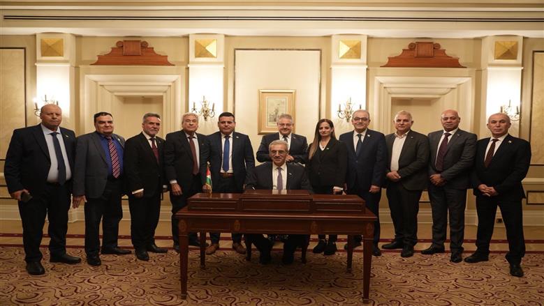 اللجنة الوطنية لإدارة غزة تبدأ أعمالها برئاسة المفوض العام الدكتور علي شعث