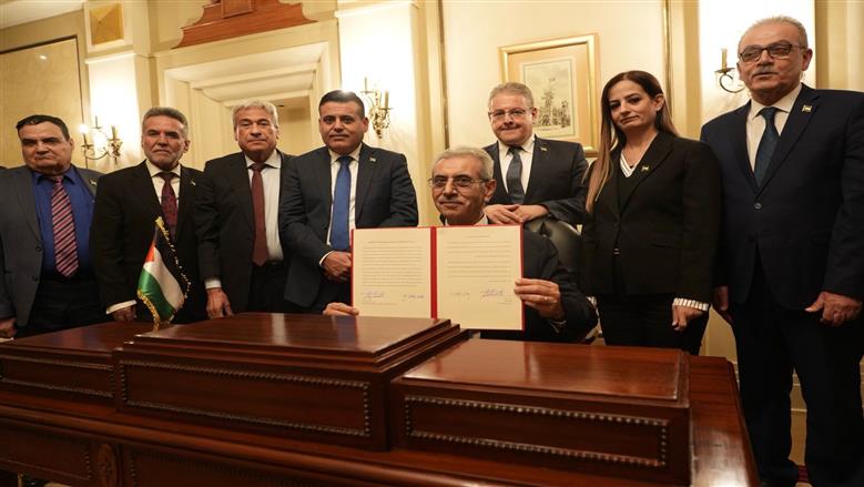 اللجنة الوطنية لإدارة غزة تبدأ أعمالها برئاسة المفوض العام الدكتور علي شعث