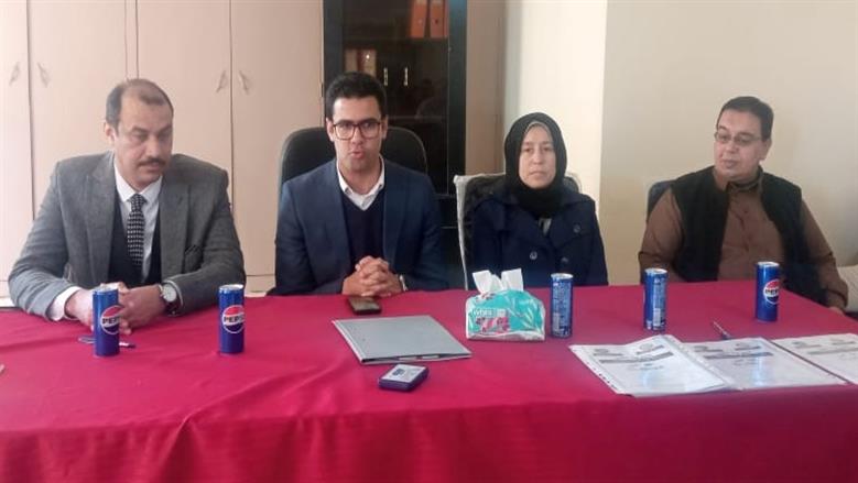 نائب محافظ مطروح خلال تسليم عقود عمل لذوي الهمم من أبناء المحافظة