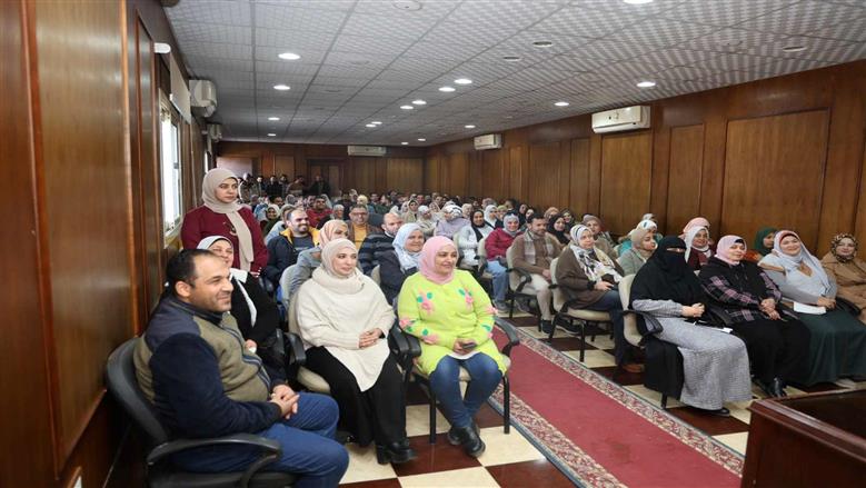 اجتماع رئيس شركة مياه الشرب والصرف بالقليوبية 