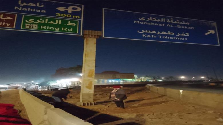 محافظة الجيزة يكلف بتثبيت لافتة إرشادية آيلة للسقوط بطريق «صفط اللبن - الجامعة»