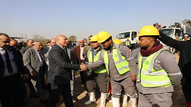  محافظ القاهرةيفتتح  مشروع مد خطوط الصرف الصحى بمنطقة أرض العجوز