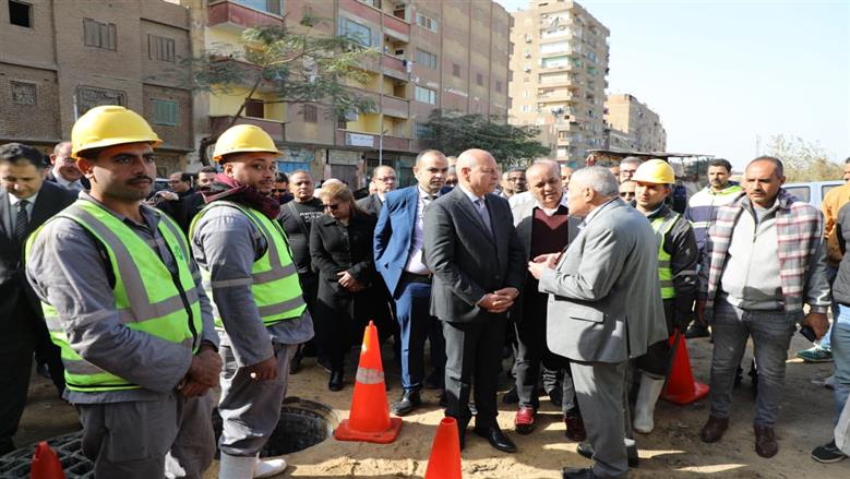  محافظ القاهرةيفتتح  مشروع مد خطوط الصرف الصحى بمنطقة أرض العجوز