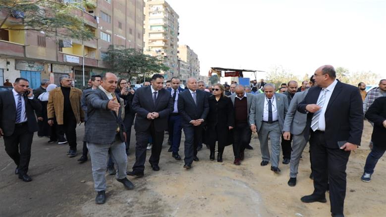  محافظ القاهرةيفتتح  مشروع مد خطوط الصرف الصحى بمنطقة أرض العجوز