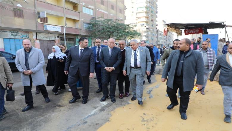  محافظ القاهرةيفتتح  مشروع مد خطوط الصرف الصحى بمنطقة أرض العجوز