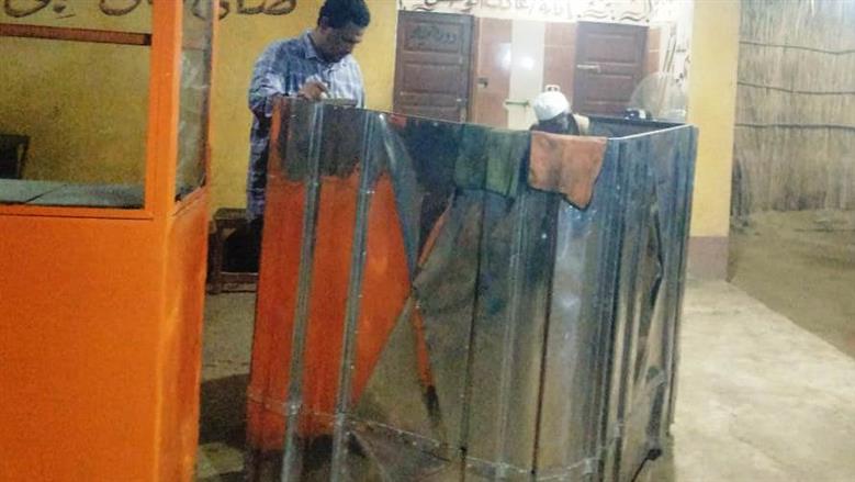 محافظ أسوان يوجه بغلق مطعم في أدندان بعد ثبوت عدم صلاحية وجباته