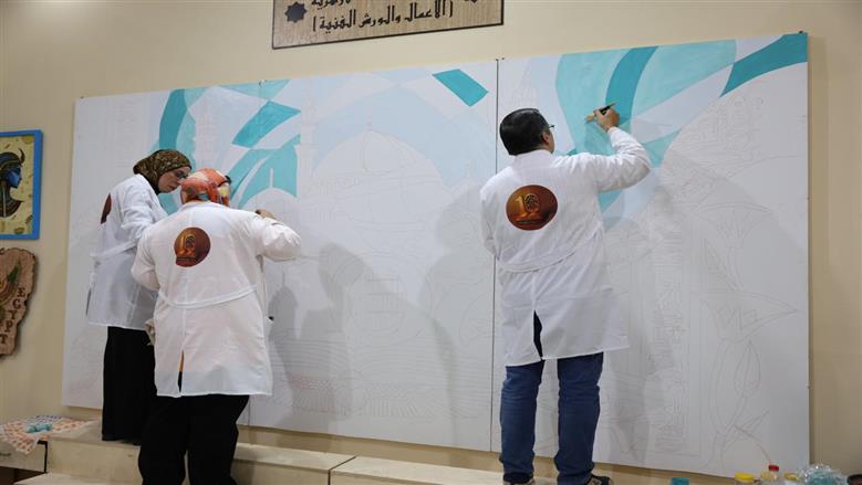 جدارية إسلامية حية تزين جناح الأزهر لأول مرة بمعرض القاهرة للكتاب