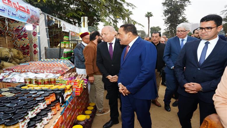 محافظ مطروح يفتتح معرض كنوز لمنتجات مطروح والزيتون وزيت الزيتون