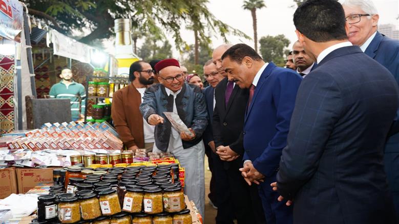 محافظ مطروح يفتتح معرض كنوز لمنتجات مطروح والزيتون وزيت الزيتون