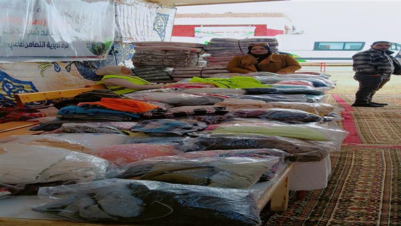 خلال فعاليات مبادرة ستر ودفا لتوزيع الملابس علي الأكثر احتياجا من مؤسسة اللؤلؤة بمطروح