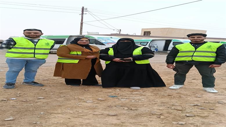 خلال فعاليات مبادرة ستر ودفا لتوزيع الملابس علي الأكثر احتياجا من مؤسسة اللؤلؤة بمطروح