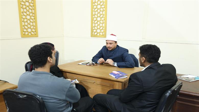 إقبال واسع على ركن الفتوى بجناح الأزهر في معرض القاهرة للكتاب