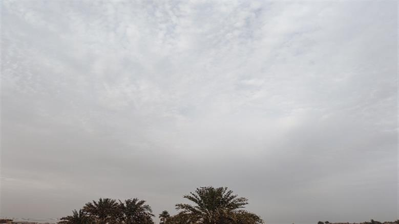 غيوم كثيفة تضرب سماء أسوان والأقصر.. وتحذيرات من تقلبات جوية 