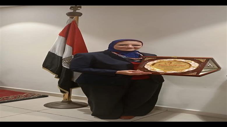 المهندسه منى رزق رئيس الشركة المصرية لنقل الكهرباء