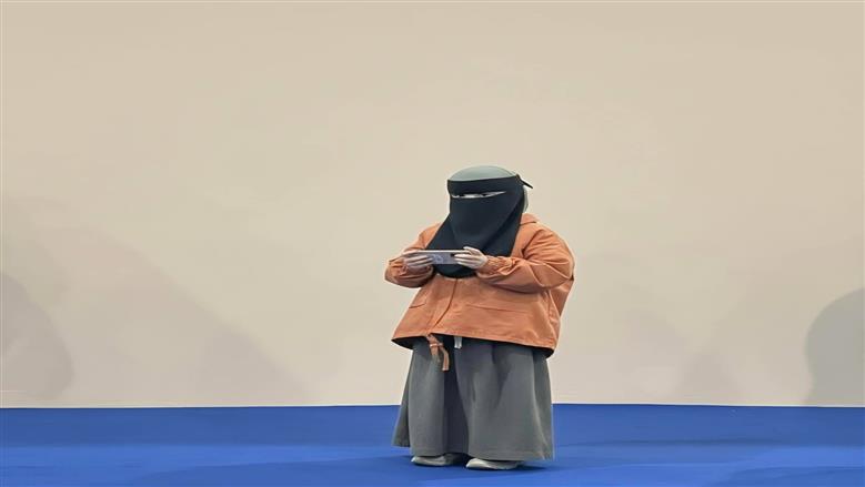 القصة الكاملة للطفلة الروسية المنتقبة في معرض الكتاب.. تعليق مفاجئ من الأم