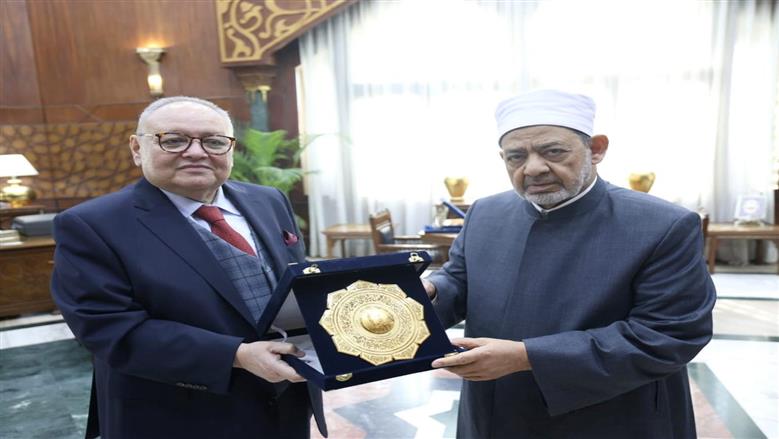 شيخ الأزهر يستقبل رئيس مجلس الدولة والوفد المرافق لسيادته بمشيخة الأزهر