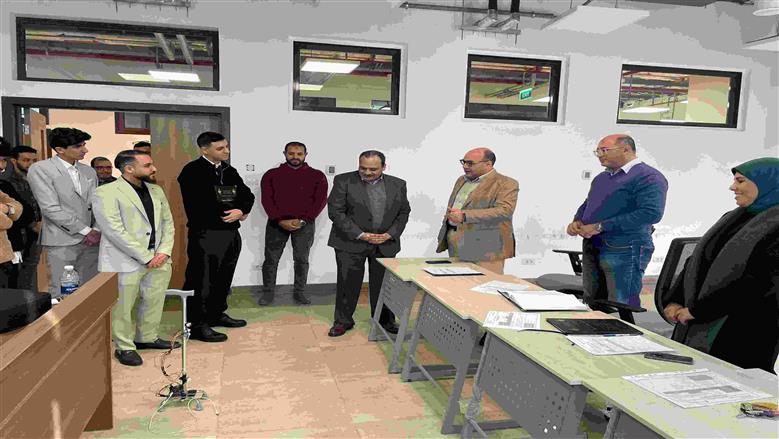 رئيس جامعة بنها الأهلية يتفقد مناقشات مشاريع تخرج أول دفعة بكلية الهندسة