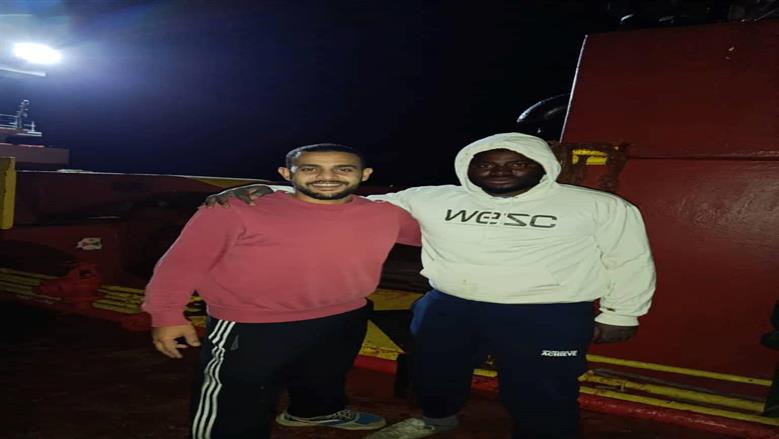 «رفض يسيبه للبحر».. كواليس إنقاذ قبطان مصري لشاب من غرق مركب هجرة غير شرعية