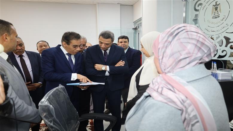 محافظ السويس يفتتح مكتب التوثيق والخدمات القنصلية بحضور مساعد وزير الخارجية