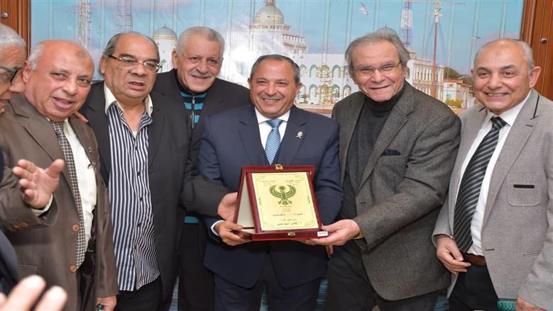 محافظ بورسعيد يلتقي قدامي الرياضيين 