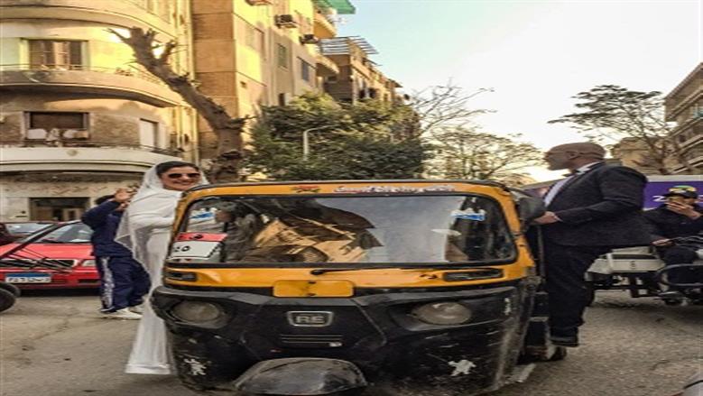 سيشن جواز على «توكتوك» في الدرب الأحمر.. فرحة محمود وناريمان من «قلب الشارع»