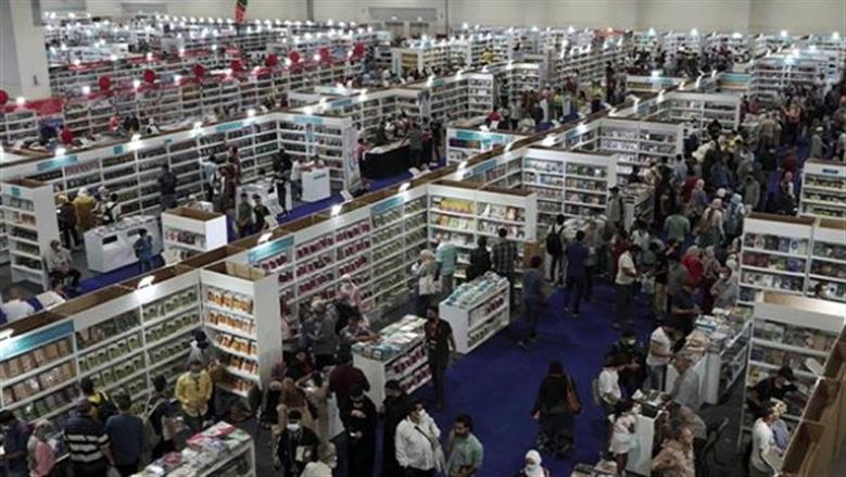 معرض الكتاب الـ57.. إقبال قياسي وفعاليات تجمع بين أدب محفوظ وإبداع الجامعات